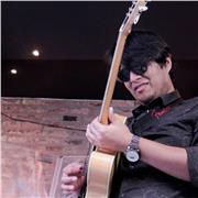 Maestro en música énfasis en guitarra eléctrica, músico de sesión y tallerista